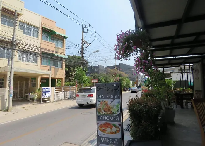 Baan Lao 3 Bedroom Town House Near The Sea